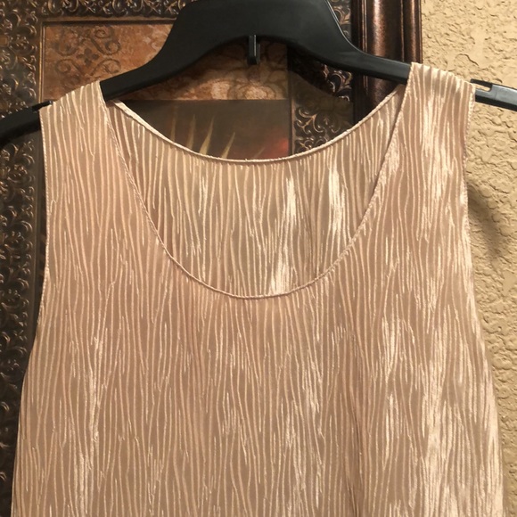 Very gently worn L.A.II gold polyester top. Silk feel.  Lightweight. Great shape - Picture 2 of 9